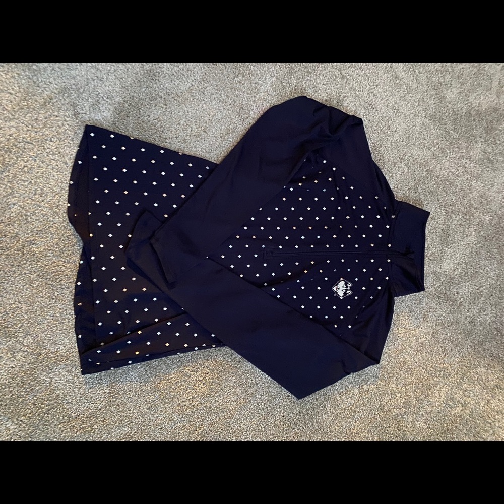 I am selling this navy blue UConn long sleeve.